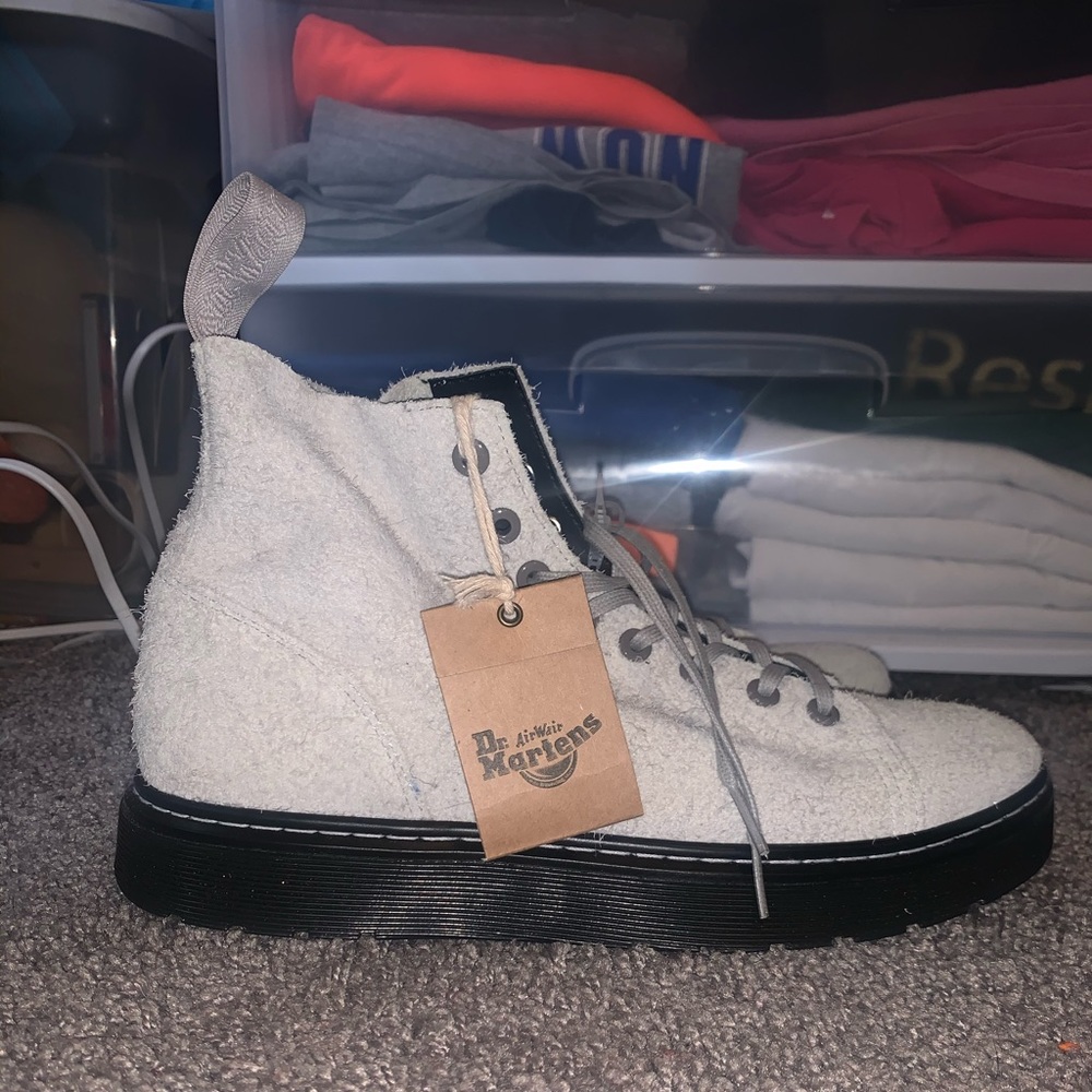 BRAND NEW NEVER WORN DR. MARTENS!! SZ 10